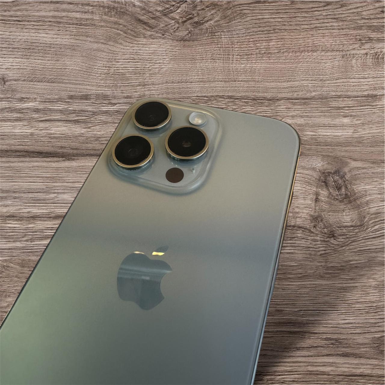 Apple iPhone 15 Pro Uasd (256 GB) - Natural Titanium