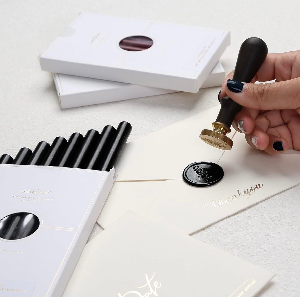 BLACK | SEALING WAX STICKS (5 STICKSأسود | عيدان شمع الختم (5 عيدان)