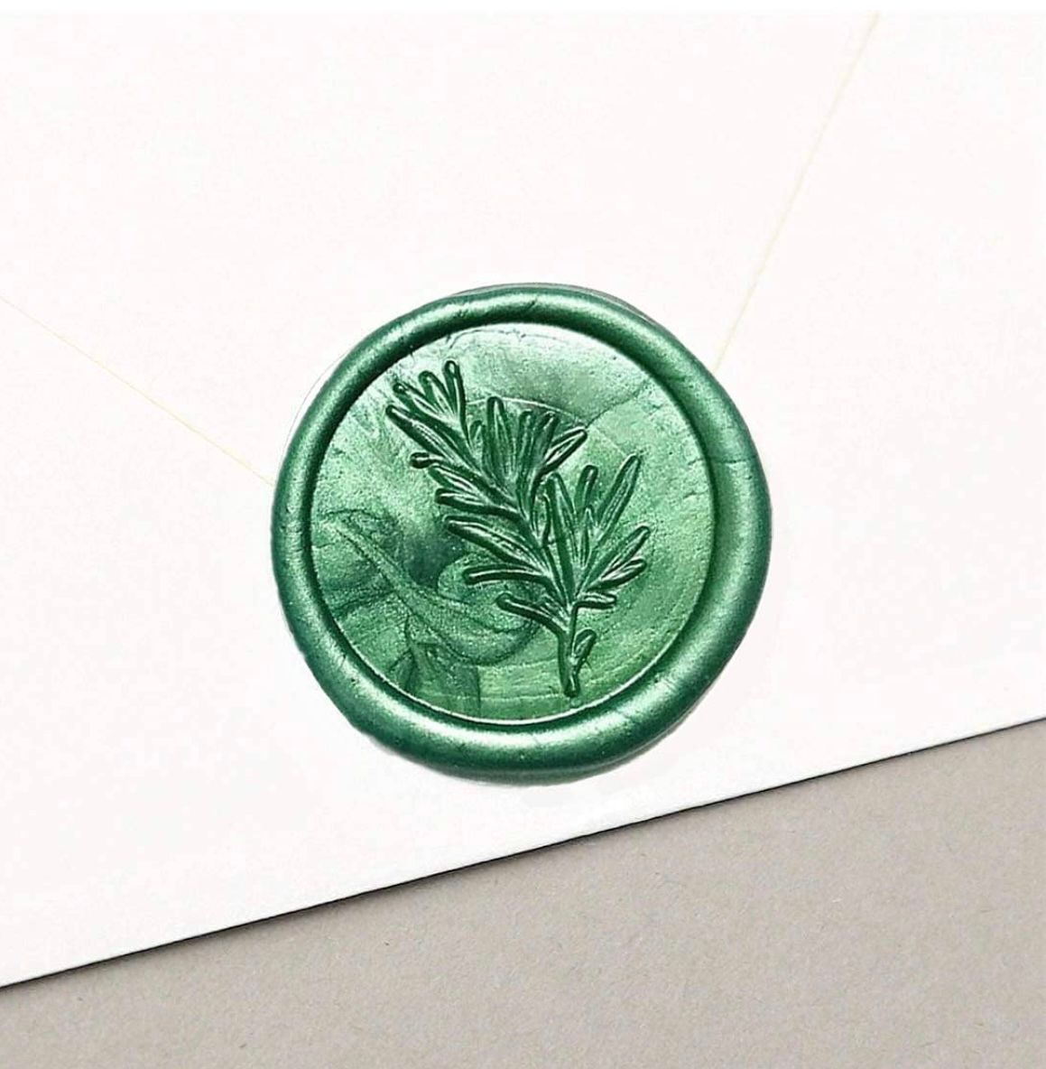 PINE GREEN | SEALING WAX STICKS (5 STICKSأخضر صنوبري | عيدان شمع الختم (5 عيدان)