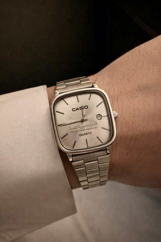 ساعة كاسيو سيلفر – مينا أبيض – إصدار الإمارات | Casio Silver – White Dial – UAE Emblem Edition