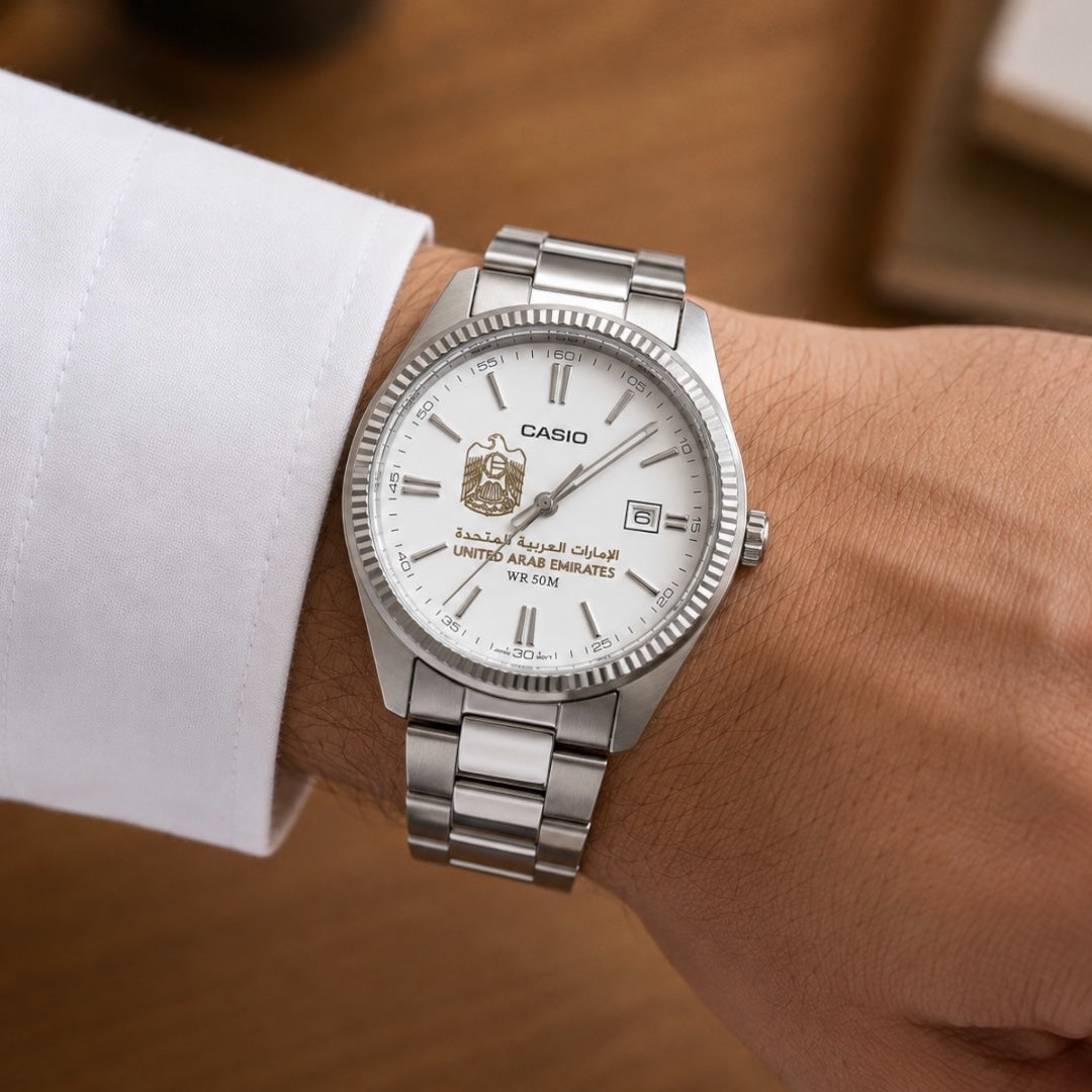 كاسيو إليغانت سلفر – مينا أبيض | تصميم الإمارات
Casio Elegant Silver – White Dial | UAE Design