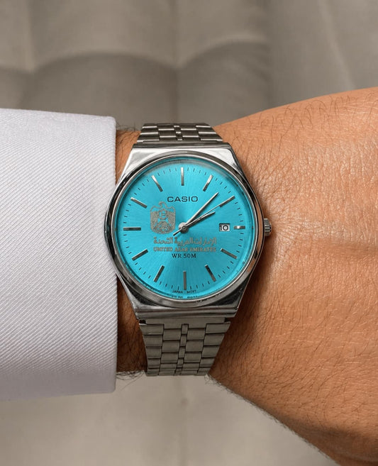 كاسيو سلفر – مينا سماوي | إصدار الإمارات
Casio Silver – Light Blue Dial | UAE Edition