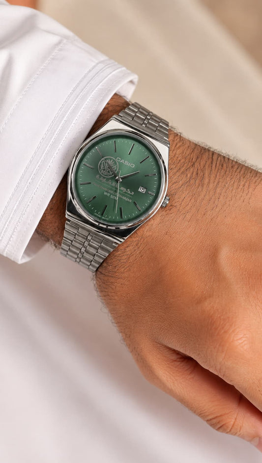كاسيو سلفر – مينا أخضر | إصدار الشارقة
Casio Silver – Green Dial | Sharjah Edition
