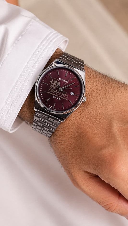 كاسيو سلفر – مينا عنابي | إصدار الشارقة
Casio Silver – Burgundy Dial | Sharjah Edition