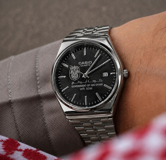 كاسيو سلفر – مينا أسود | إصدار أبوظبي
Casio Silver – Black Dial | Abu Dhabi Edition