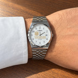 كاسيو كلاسيك سلفر – مينا أبيض بأرقام | إصدار الإمارات
Casio Classic Silver – White Number Dial | UAE Edition