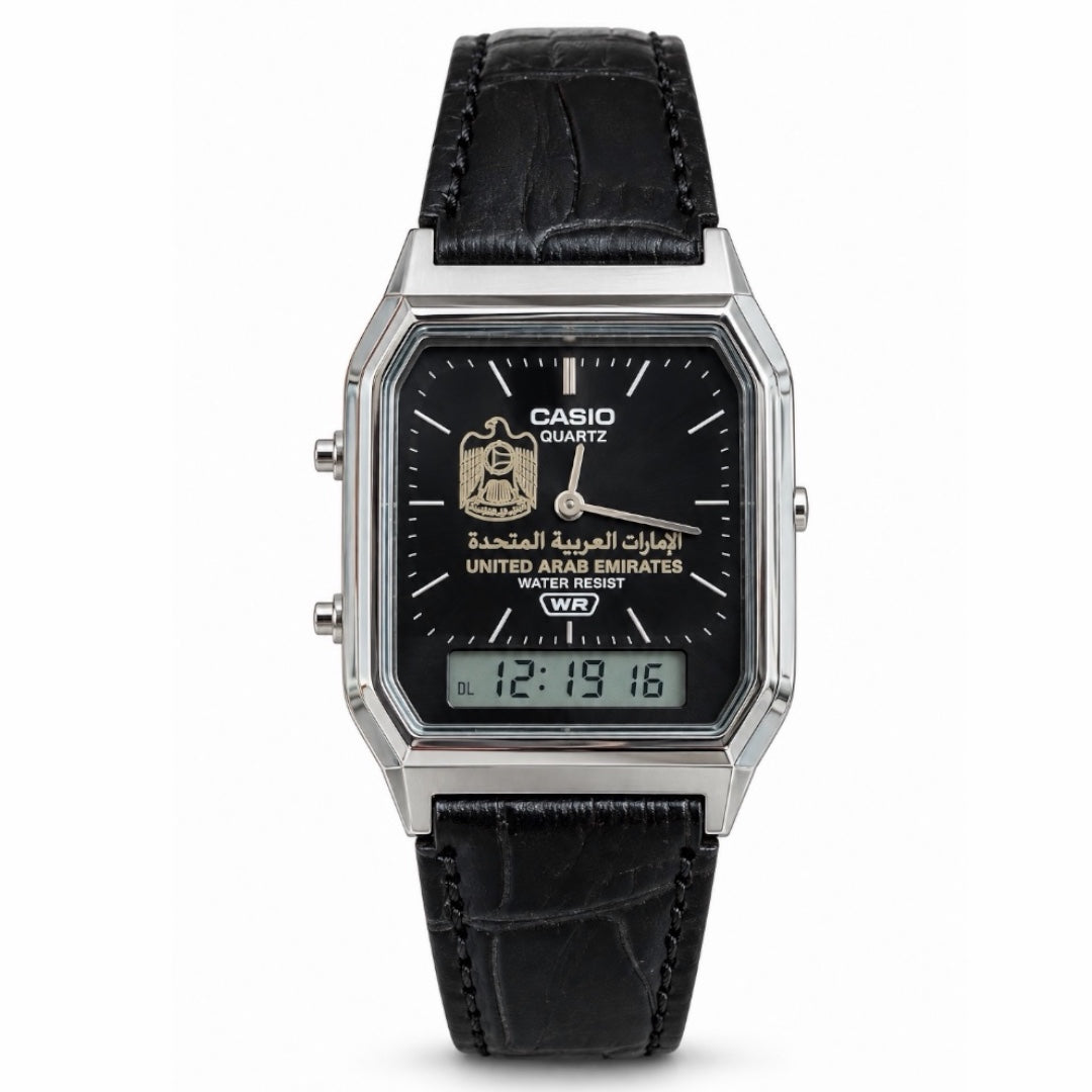 كاسيو كلاسيك سلفر – مينا أسود × حزام جلد أسود | تصميم شعار الإمارات
Casio Classic Silver – Black Dial × Black Leather Strap | UAE Emblem Edition