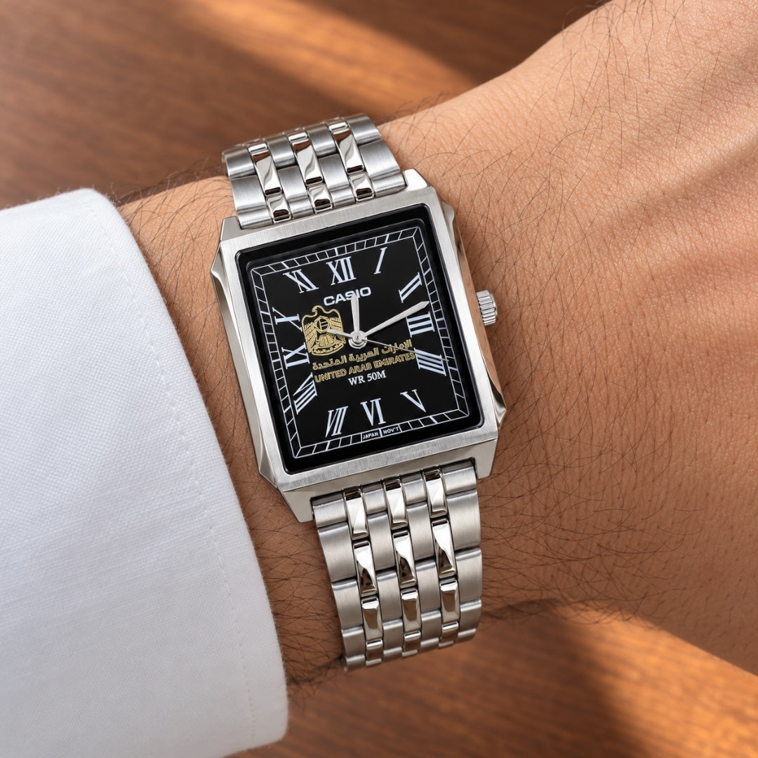 كاسيو رويال سكوير سلفر – مينا أسود | تصميم الإمارات
Casio Royal Square Silver – Black Dial | UAE Edition