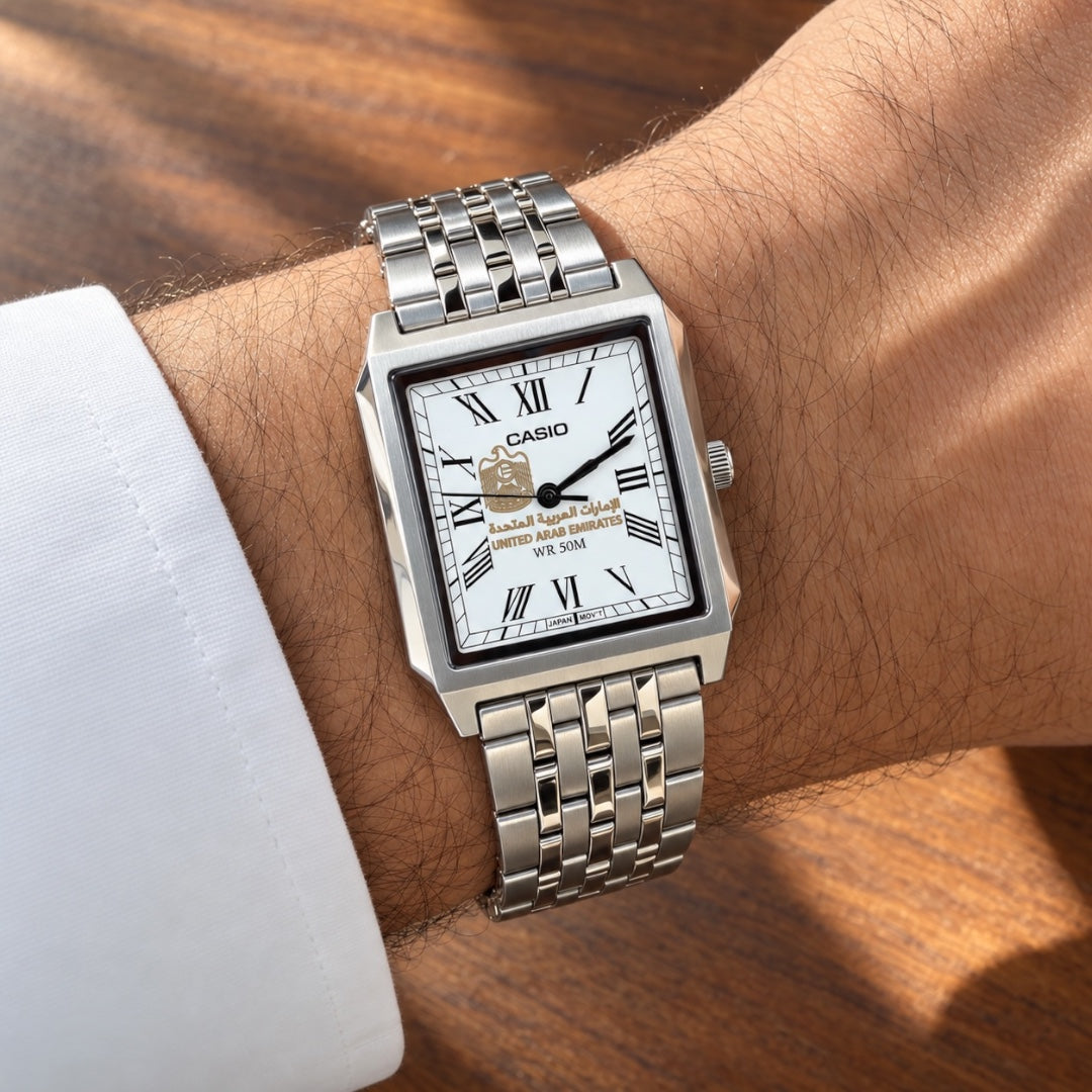 كاسيو رويال سكوير سلفر – مينا أبيض | تصميم الإمارات
Casio Royal Square Silver – White Dial | UAE Edition