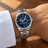 كاسيو رويال كلاسيك سلفر – مينا أزرق ملكي | تصميم الإمارات
Casio Royal Classic Silver – Royal Blue Dial | UAE Edition