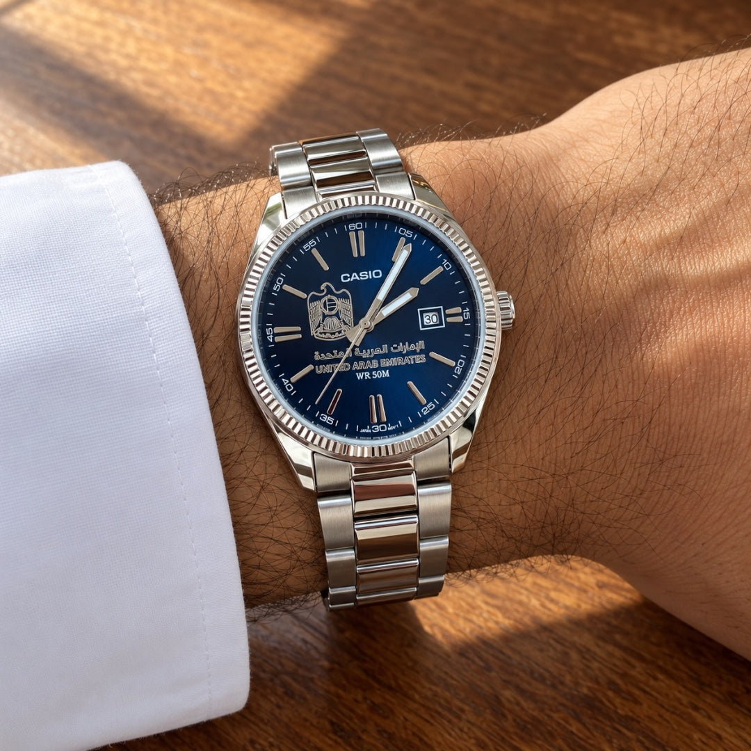 كاسيو رويال كلاسيك سلفر – مينا أزرق ملكي | تصميم الإمارات
Casio Royal Classic Silver – Royal Blue Dial | UAE Edition