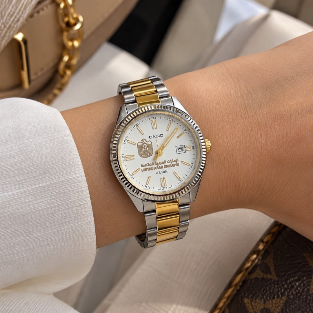 كاسيو كلاسيك نسائي ثنائي اللون  – مينا أبيض | تصميم الإمارات
Casio Classic women Two-Tone Silver & Gold – White Dial | UAE Edition