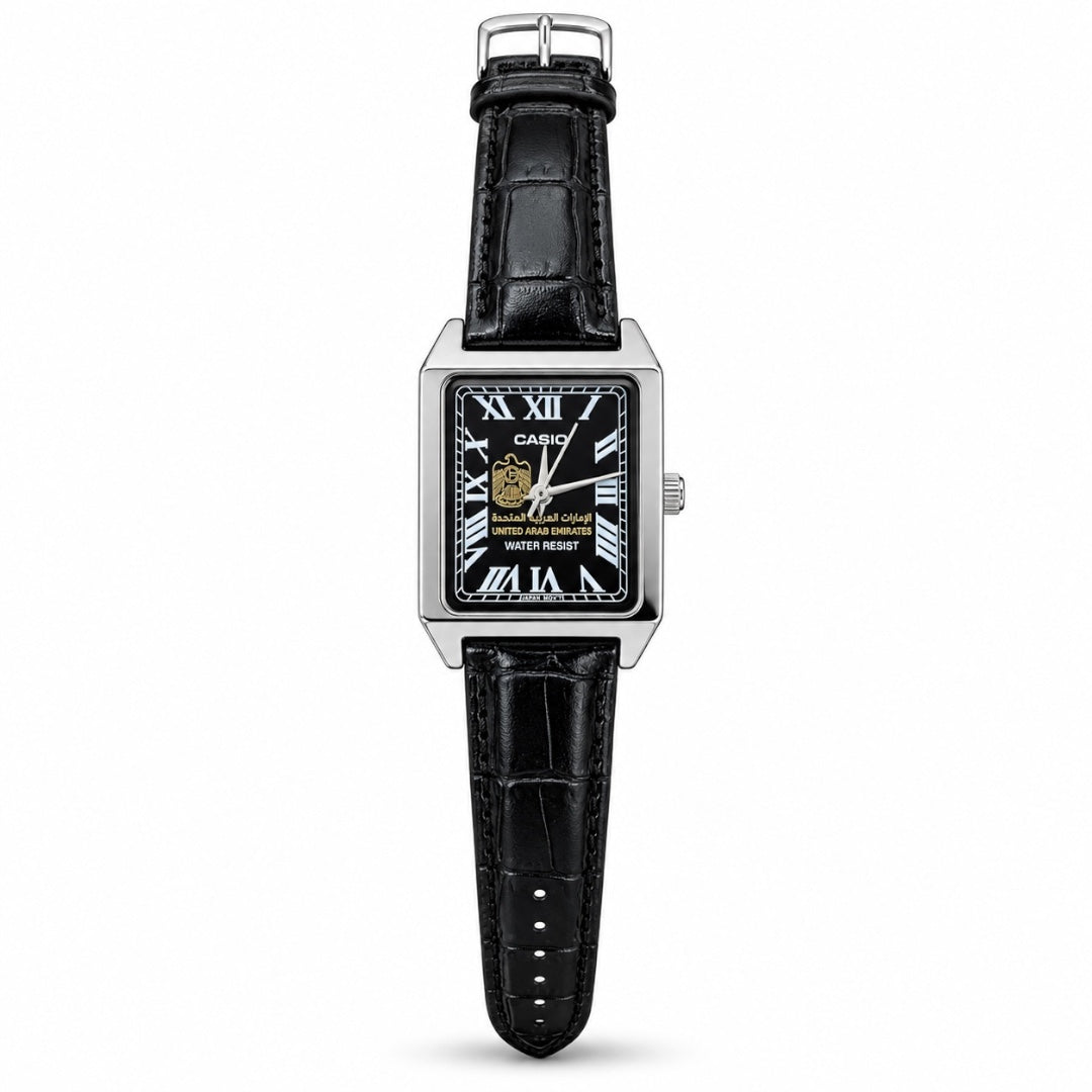 كاسيو رومان سكوير سلفر نسائي – مينا أسود وسوار جلد | تصميم الإمارات
Casio Roman Square Silver women– Black Dial & Leather Strap | UAE Edition