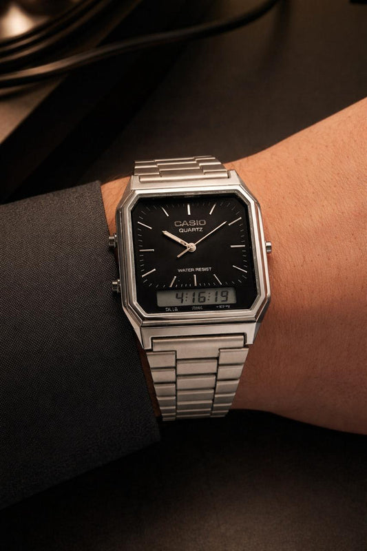 ساعة كاسيو كلاسيك بعقارب وشاشة رقمية – فضي بميناء أسود Casio Classic Square Dual Display Watch – Silver with Black Dial