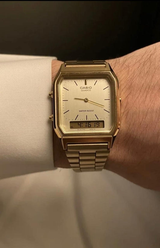 ساعة كاسيو كلاسيك بعقارب وشاشة رقمية – ذهبي بميناء فاتح Casio Classic Square Dual Display Watch – Gold with Light Dial